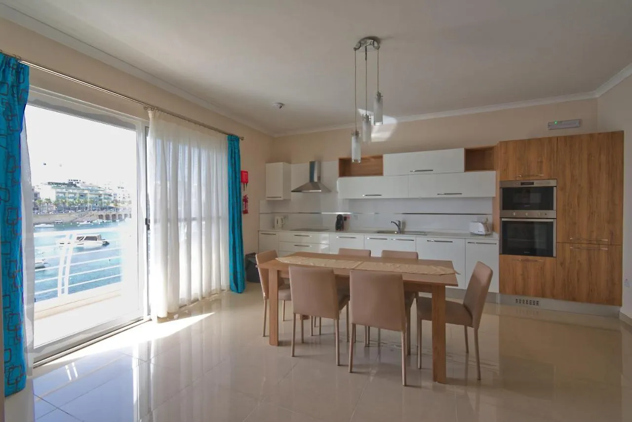 Riviera Holiday Apartments - Seafront - Wifi Marsaskala