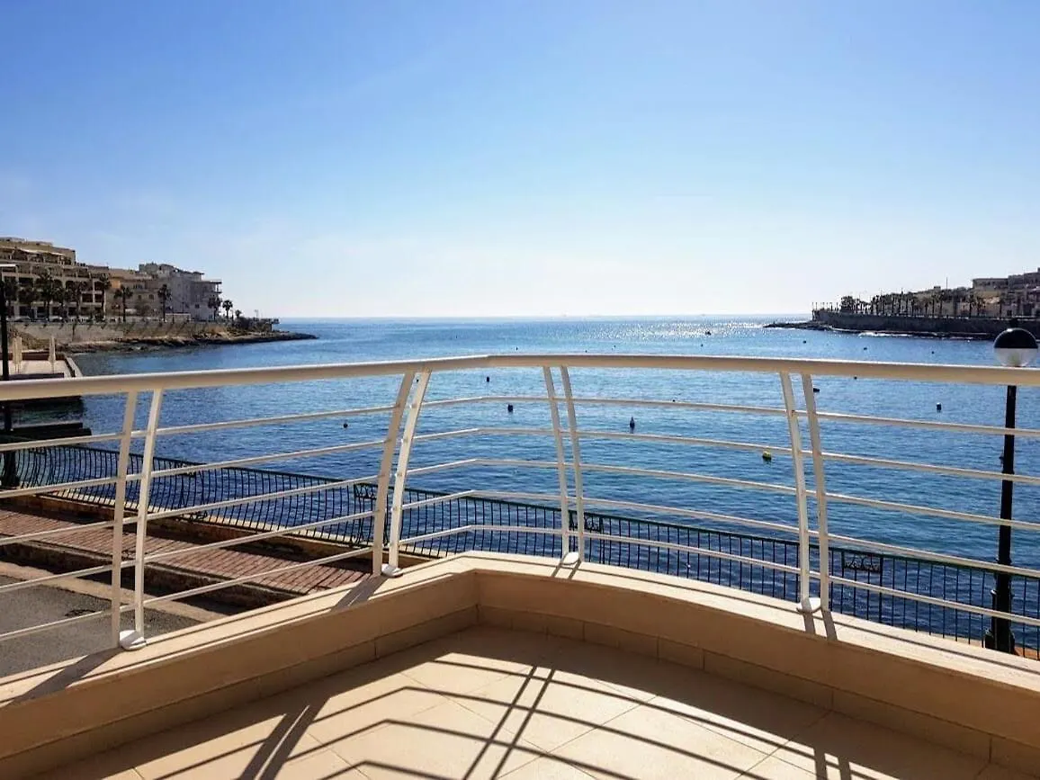 Riviera Holiday Apartments - Seafront - Wifi Marsaskala