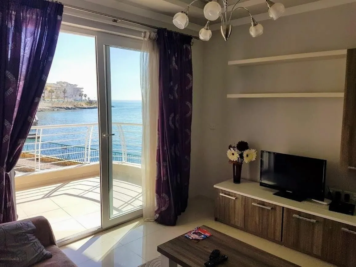 Riviera Holiday Apartments - Seafront - Wifi Marsaskala