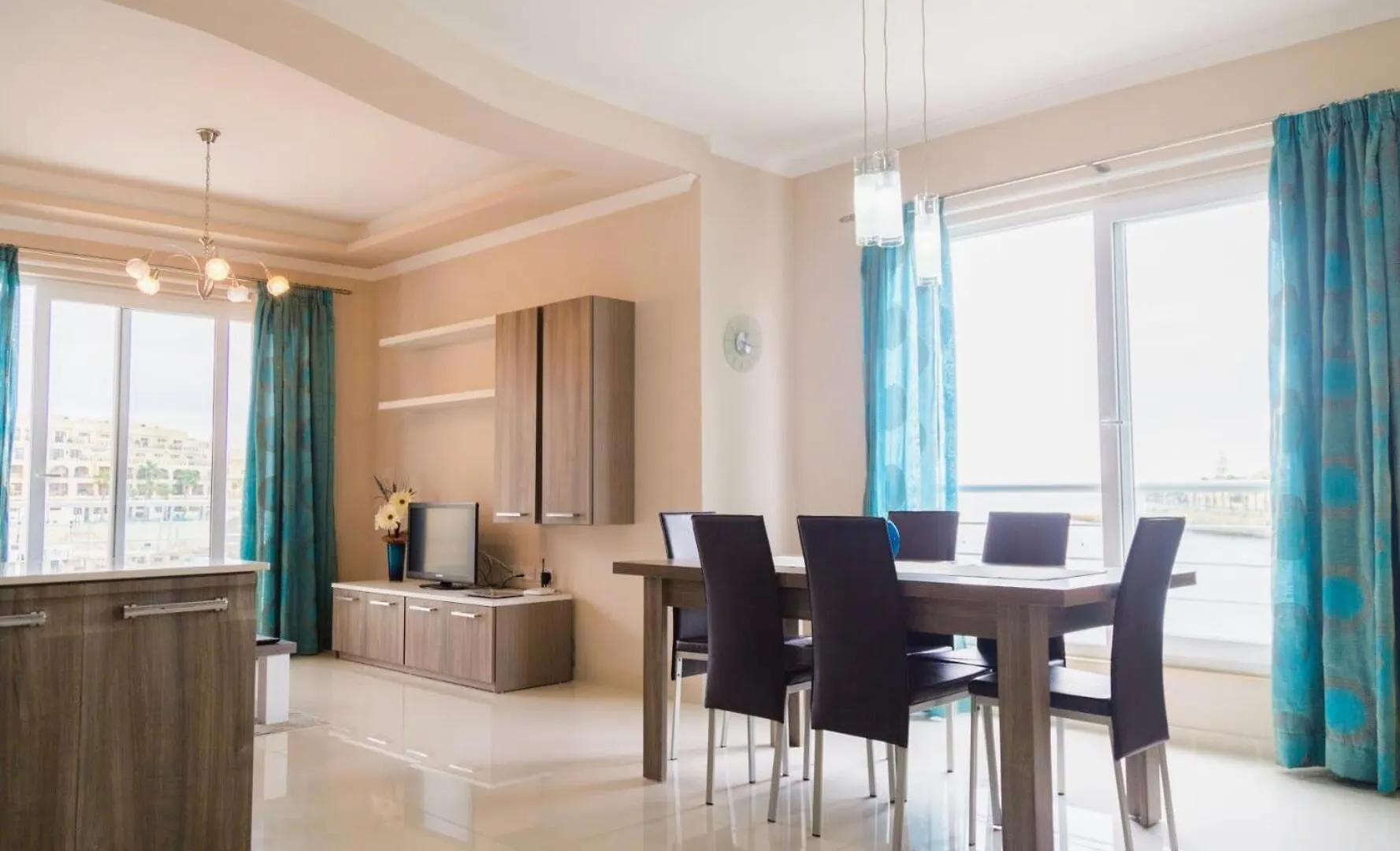 Riviera Holiday Apartments - Seafront - Wifi Marsaskala